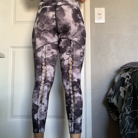 Lululemon Wunder Under leggings - Picture 3 of 5
